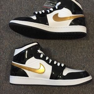 Jordan 1 mid gold black patent size 10 DS